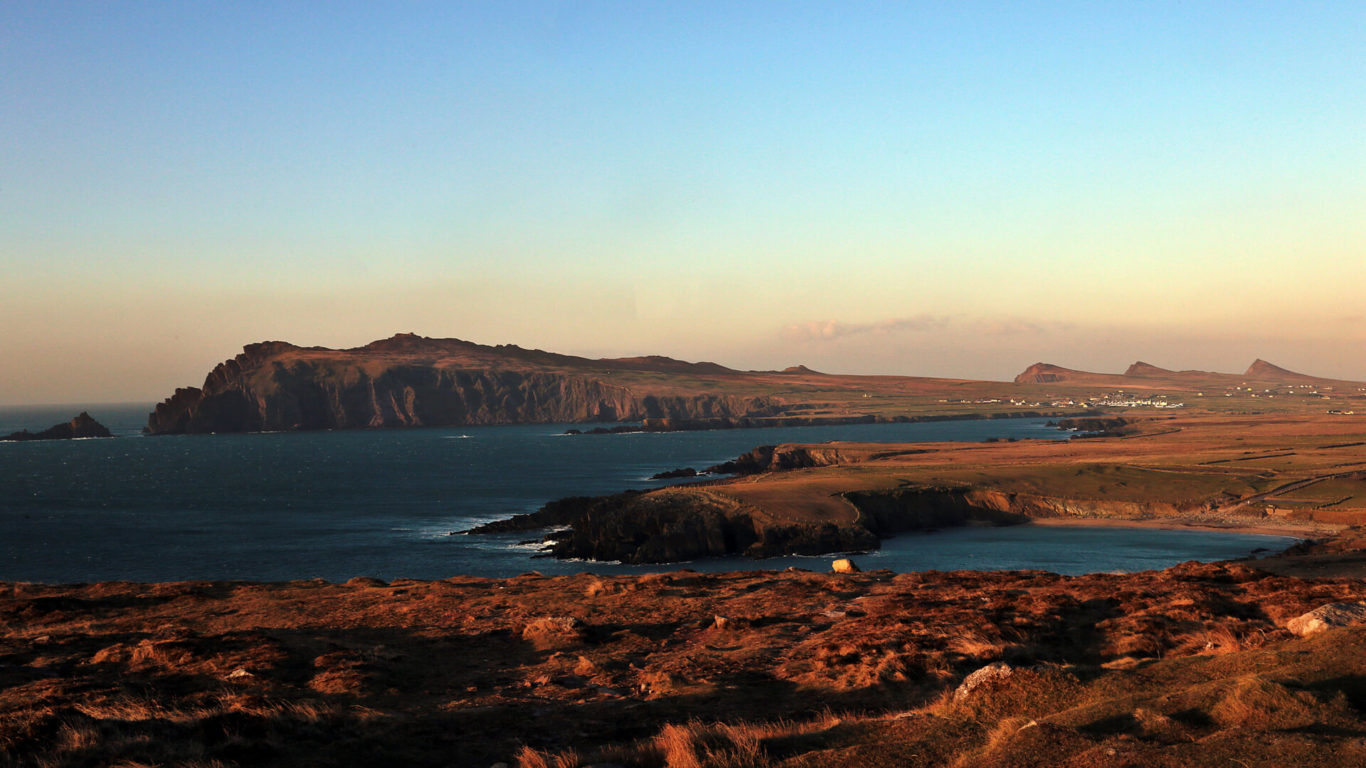 EXPLORE_Day Trips _Sunset-View-of-Ceann-Sibeal-Dingle-Peninsula-Comaster