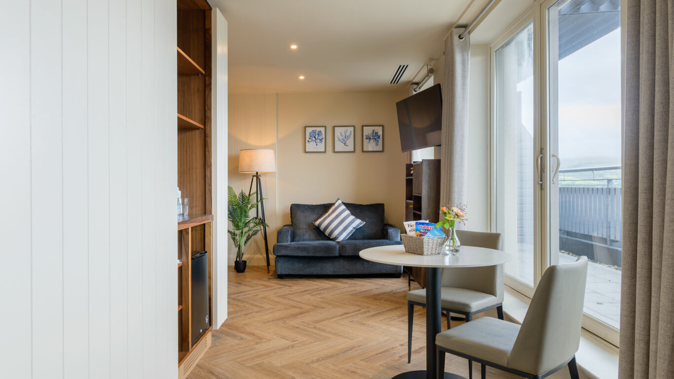 Manor West Hotel_ 05.25 &ndash; 00020